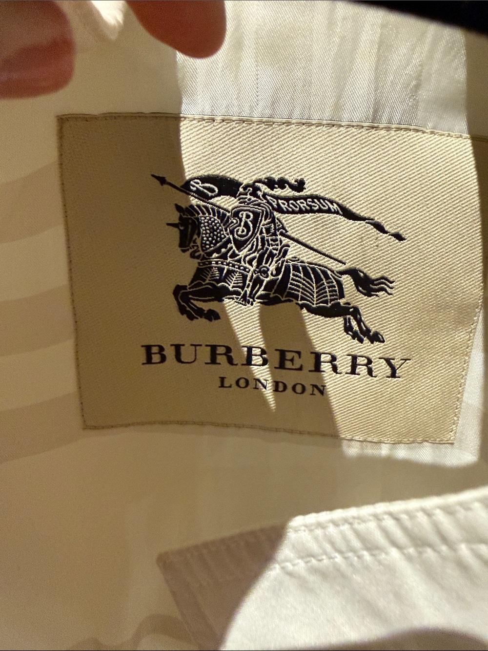 Burberry Cream Double-Breasted Short Trench Coat with Black Buttons - Picture 8 of 8